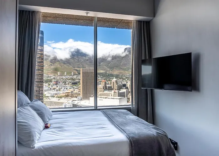 Stunning 1-Bedroom Apartment With Mountain Views