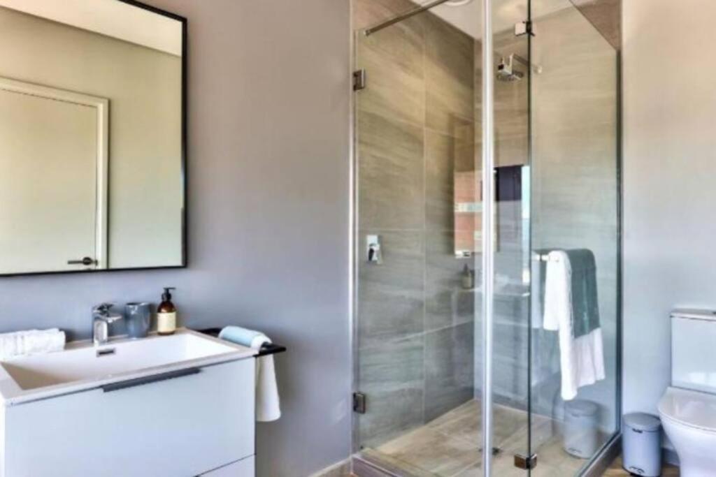 Stunning 1-bedroom With Mountain Views Apartment